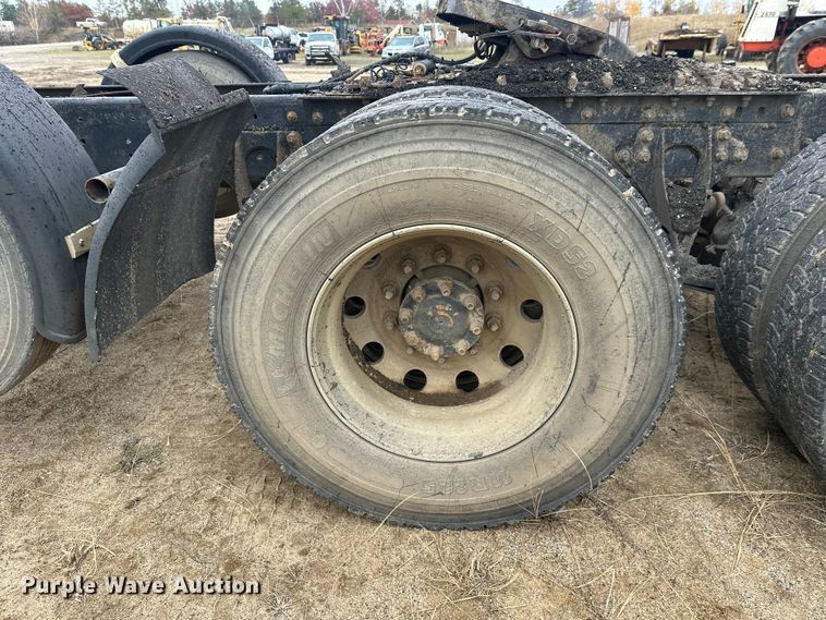 image for item DW4321 2007 International 9400i semi truck