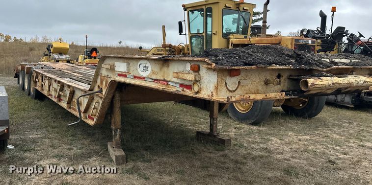 image for item DW4323 1971 Freuhauf TCW42HL drop deck equipment trailer