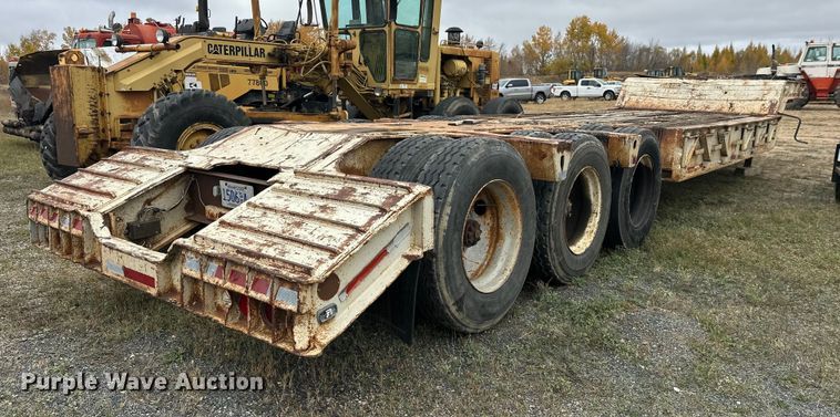 image for item DW4323 1971 Freuhauf TCW42HL drop deck equipment trailer