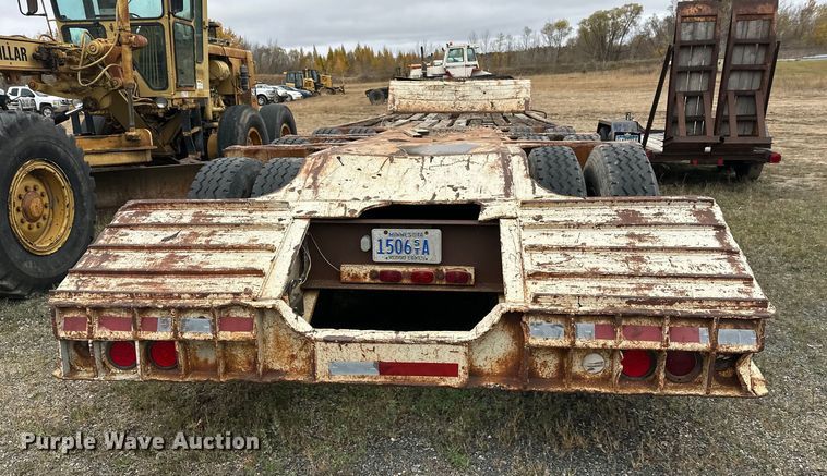 image for item DW4323 1971 Freuhauf TCW42HL drop deck equipment trailer