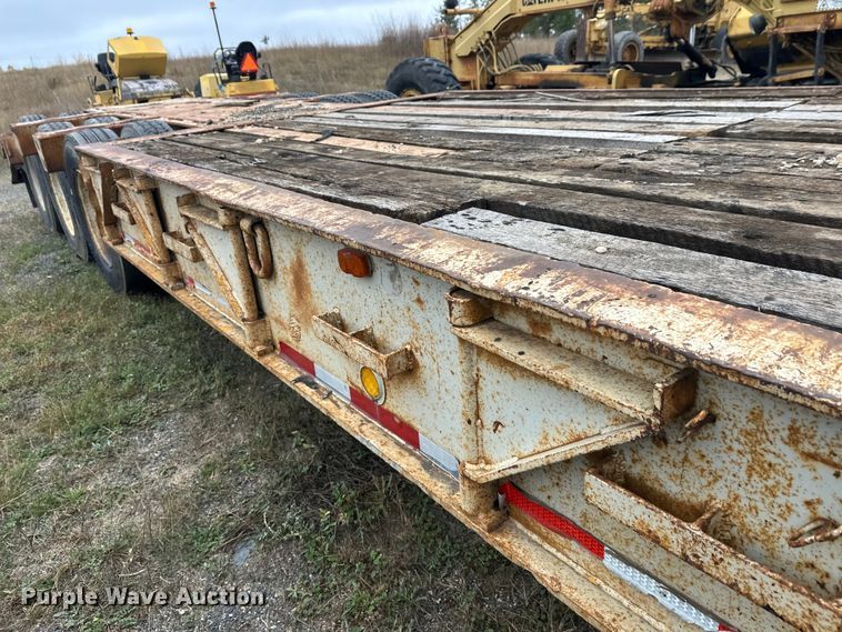 image for item DW4323 1971 Freuhauf TCW42HL drop deck equipment trailer