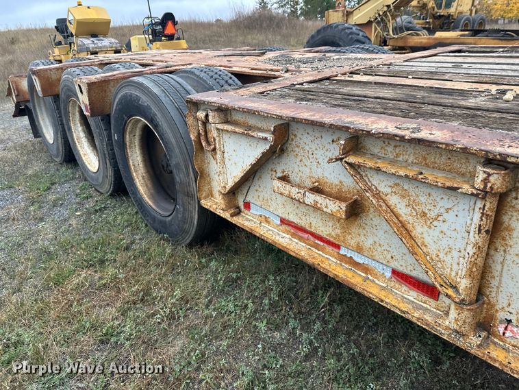 image for item DW4323 1971 Freuhauf TCW42HL drop deck equipment trailer
