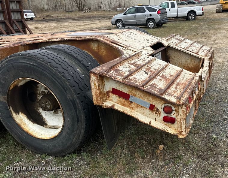 image for item DW4323 1971 Freuhauf TCW42HL drop deck equipment trailer