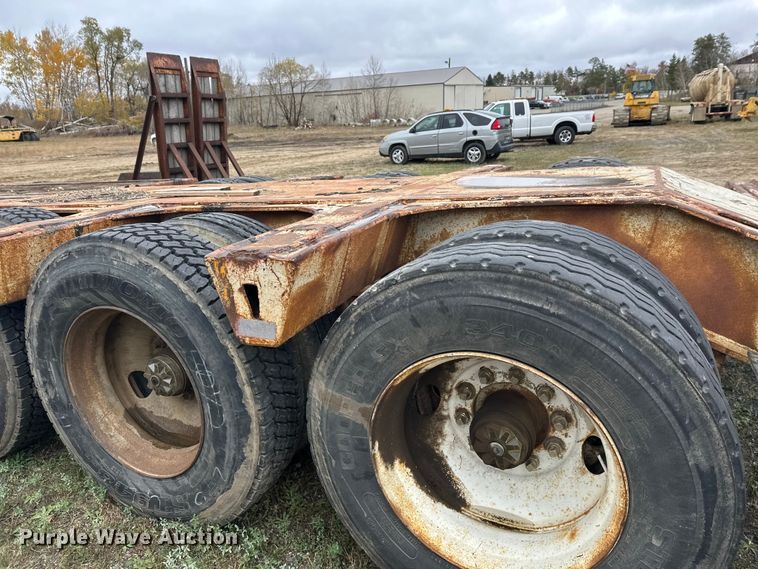 image for item DW4323 1971 Freuhauf TCW42HL drop deck equipment trailer