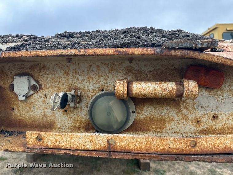 image for item DW4323 1971 Freuhauf TCW42HL drop deck equipment trailer