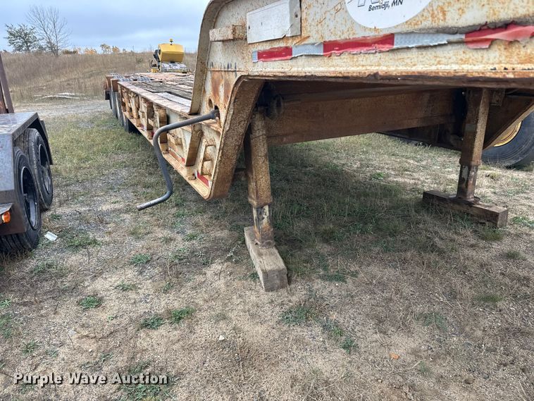 image for item DW4323 1971 Freuhauf TCW42HL drop deck equipment trailer