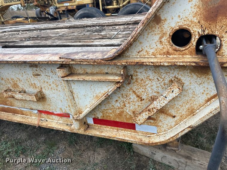 image for item DW4323 1971 Freuhauf TCW42HL drop deck equipment trailer