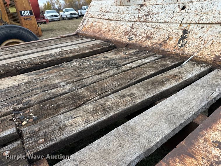 image for item DW4323 1971 Freuhauf TCW42HL drop deck equipment trailer