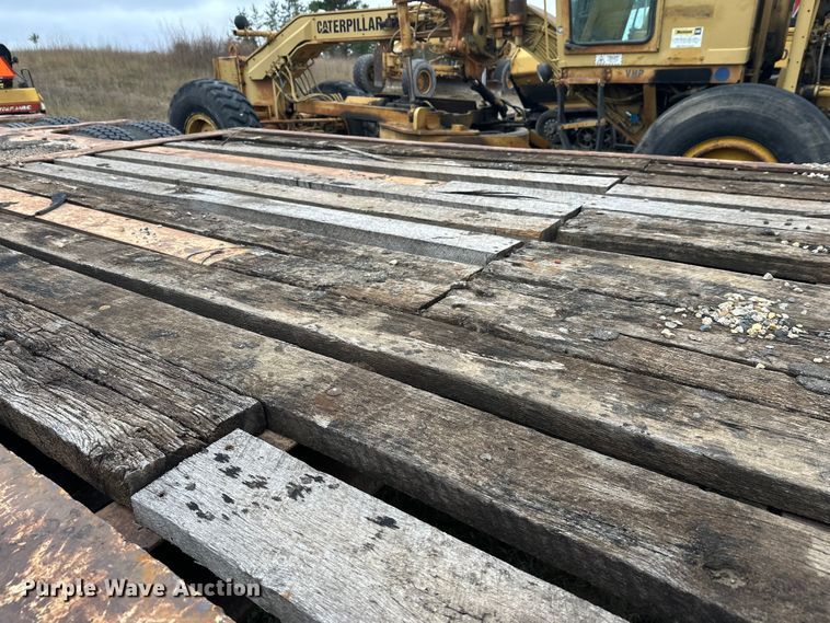 image for item DW4323 1971 Freuhauf TCW42HL drop deck equipment trailer