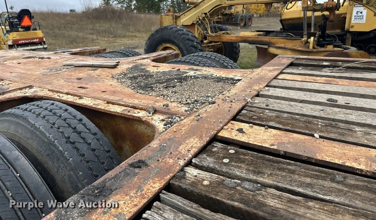 image for item DW4323 1971 Freuhauf TCW42HL drop deck equipment trailer