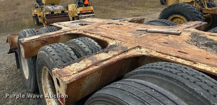 image for item DW4323 1971 Freuhauf TCW42HL drop deck equipment trailer