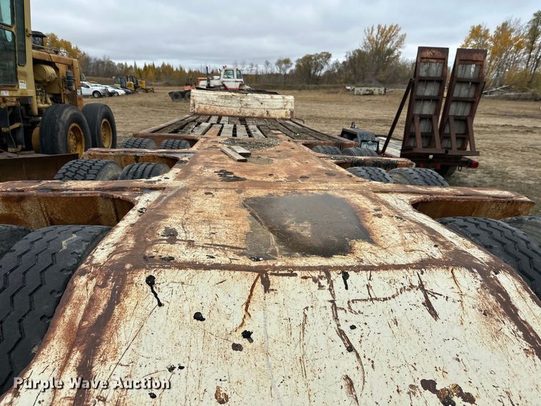 image for item DW4323 1971 Freuhauf TCW42HL drop deck equipment trailer