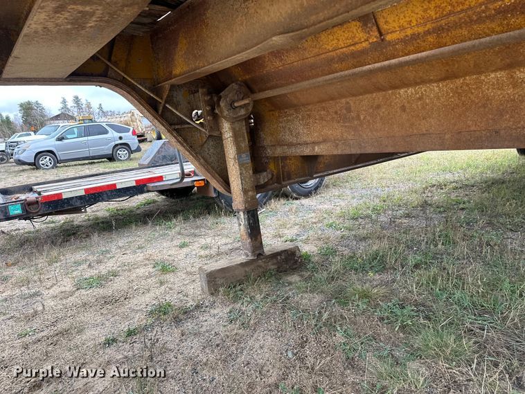 image for item DW4323 1971 Freuhauf TCW42HL drop deck equipment trailer