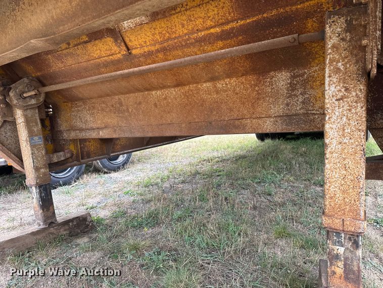 image for item DW4323 1971 Freuhauf TCW42HL drop deck equipment trailer
