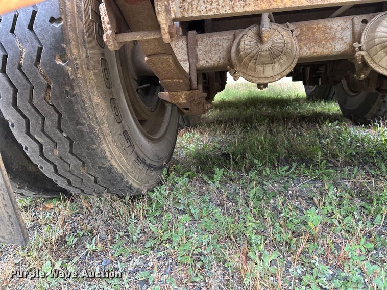 image for item DW4323 1971 Freuhauf TCW42HL drop deck equipment trailer