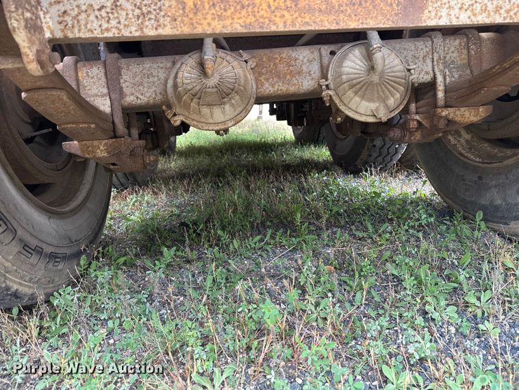 image for item DW4323 1971 Freuhauf TCW42HL drop deck equipment trailer