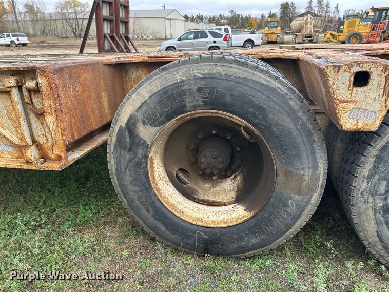 image for item DW4323 1971 Freuhauf TCW42HL drop deck equipment trailer
