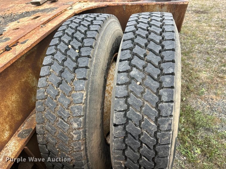 image for item DW4323 1971 Freuhauf TCW42HL drop deck equipment trailer