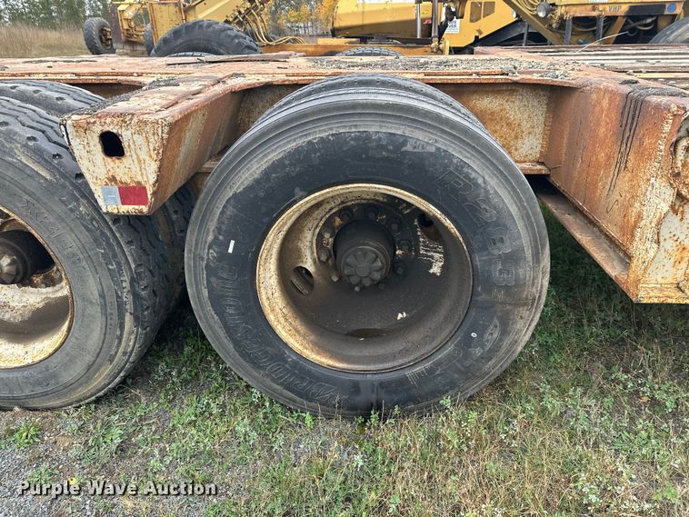 image for item DW4323 1971 Freuhauf TCW42HL drop deck equipment trailer