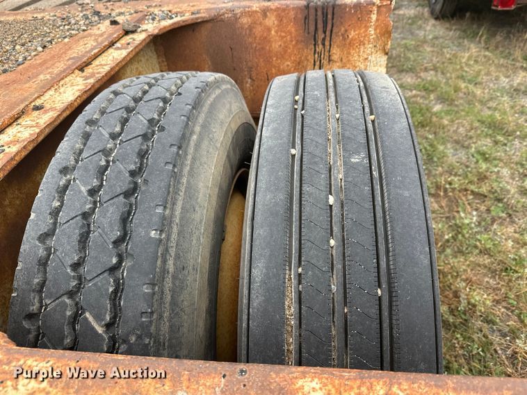 image for item DW4323 1971 Freuhauf TCW42HL drop deck equipment trailer