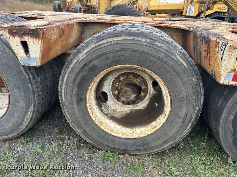 image for item DW4323 1971 Freuhauf TCW42HL drop deck equipment trailer