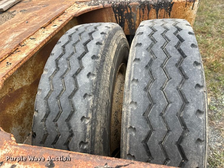 image for item DW4323 1971 Freuhauf TCW42HL drop deck equipment trailer