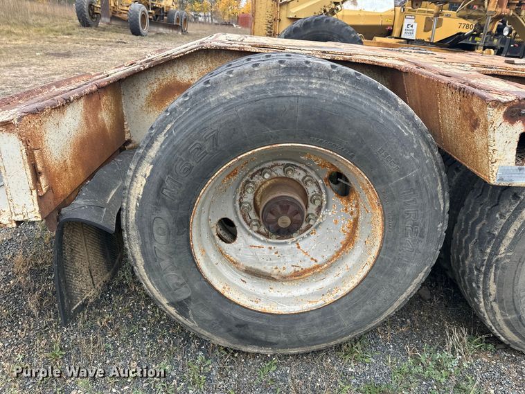 image for item DW4323 1971 Freuhauf TCW42HL drop deck equipment trailer