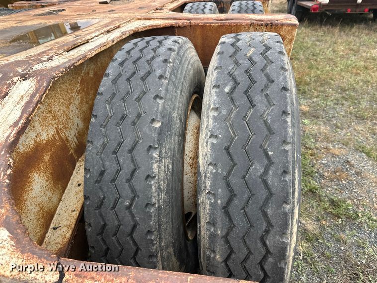 image for item DW4323 1971 Freuhauf TCW42HL drop deck equipment trailer