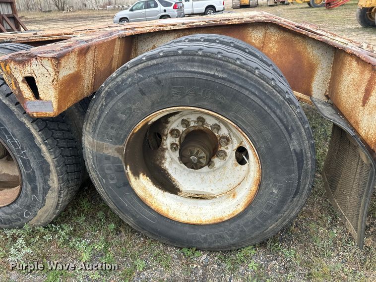 image for item DW4323 1971 Freuhauf TCW42HL drop deck equipment trailer