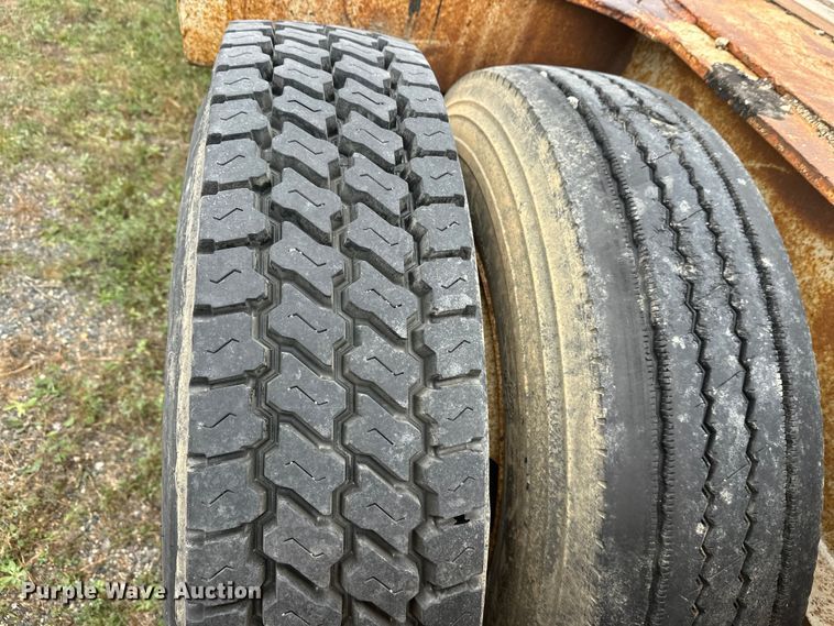 image for item DW4323 1971 Freuhauf TCW42HL drop deck equipment trailer