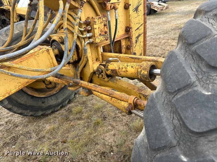 image for item DW4325 1985 Caterpillar 140G motor grader