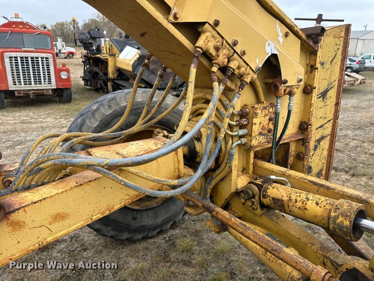 image for item DW4325 1985 Caterpillar 140G motor grader