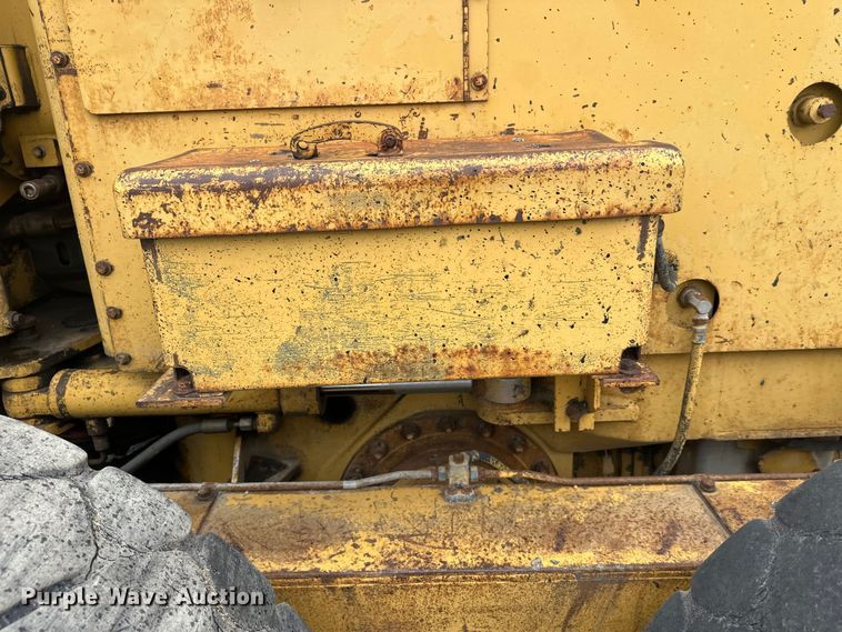 image for item DW4325 1985 Caterpillar 140G motor grader