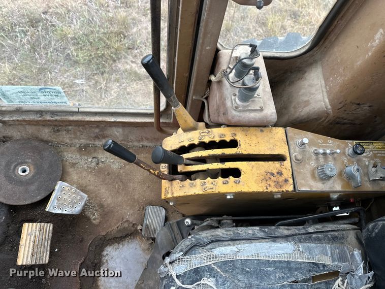 image for item DW4325 1985 Caterpillar 140G motor grader