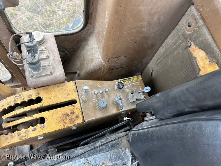 image for item DW4325 1985 Caterpillar 140G motor grader