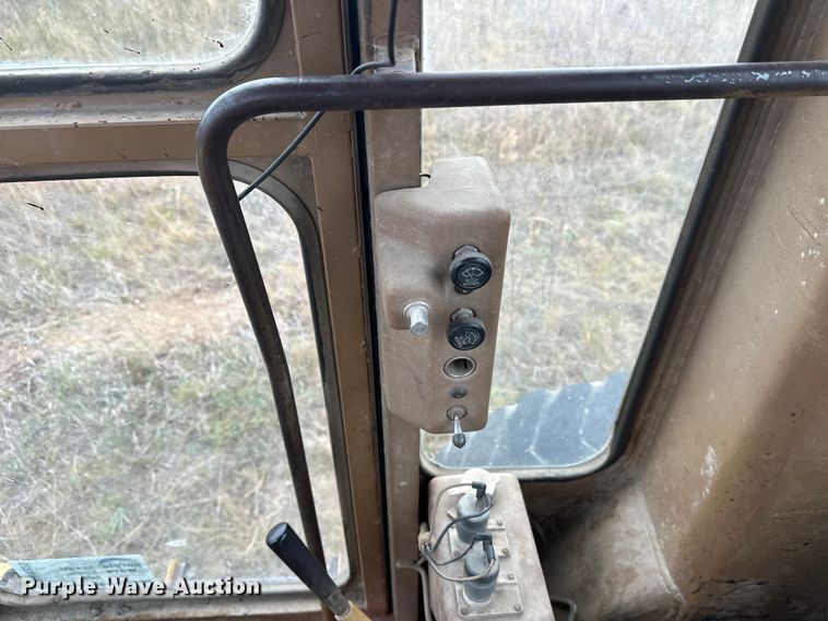 image for item DW4325 1985 Caterpillar 140G motor grader