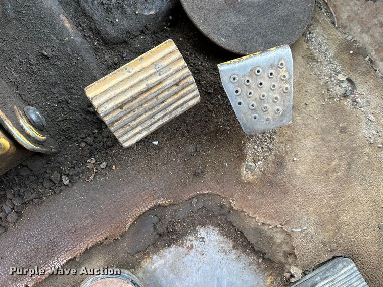 image for item DW4325 1985 Caterpillar 140G motor grader