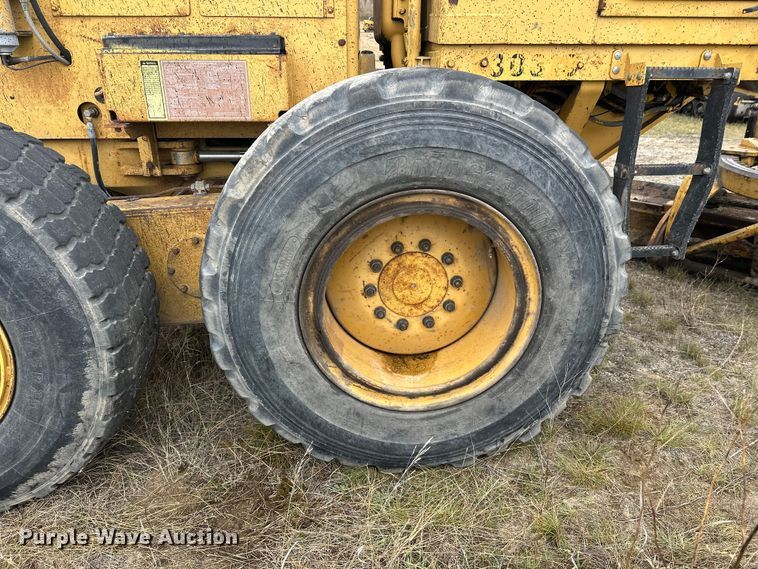 image for item DW4325 1985 Caterpillar 140G motor grader