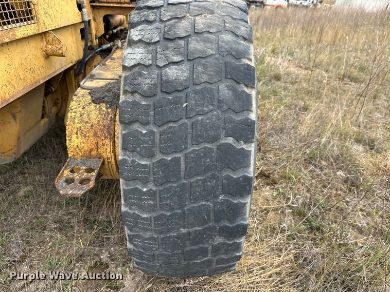 image for item DW4325 1985 Caterpillar 140G motor grader