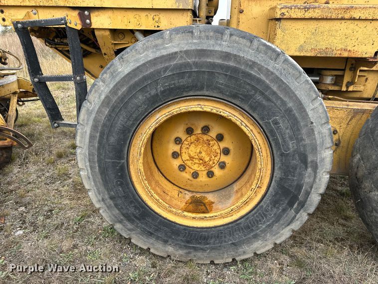 image for item DW4325 1985 Caterpillar 140G motor grader