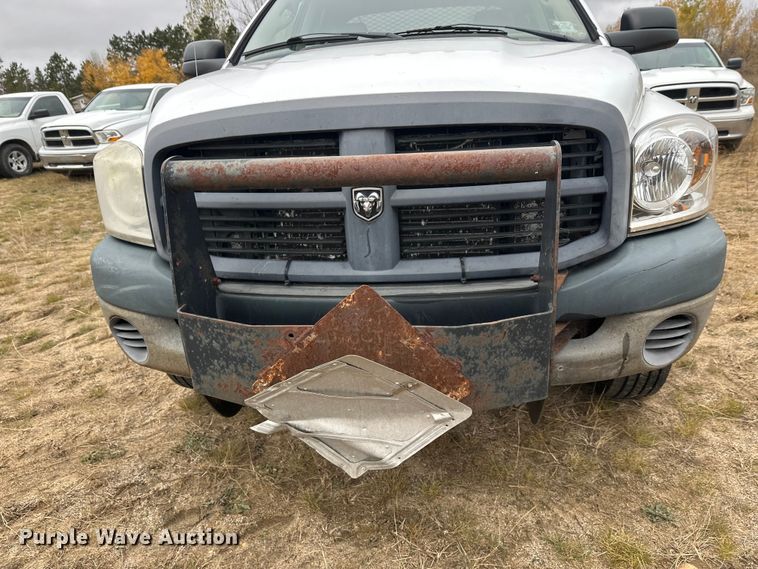 image for item DW4330 2008 Dodge Ram 3500 Quad Cab flatbed pickup truck