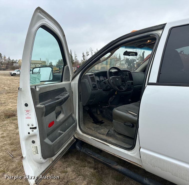 image for item DW4330 2008 Dodge Ram 3500 Quad Cab flatbed pickup truck