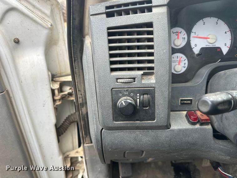 image for item DW4330 2008 Dodge Ram 3500 Quad Cab flatbed pickup truck