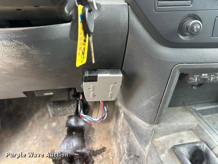 image for item DW4330 2008 Dodge Ram 3500 Quad Cab flatbed pickup truck