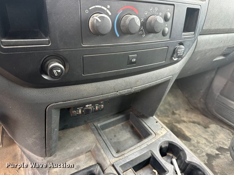 image for item DW4330 2008 Dodge Ram 3500 Quad Cab flatbed pickup truck