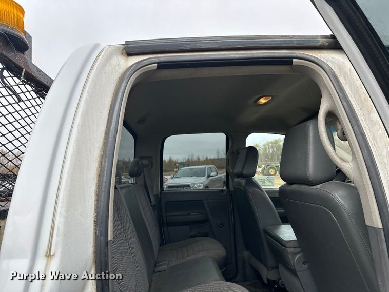 image for item DW4330 2008 Dodge Ram 3500 Quad Cab flatbed pickup truck