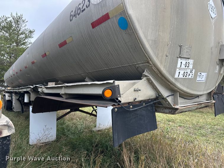 image for item DW4332 1976 Butler tank trailer