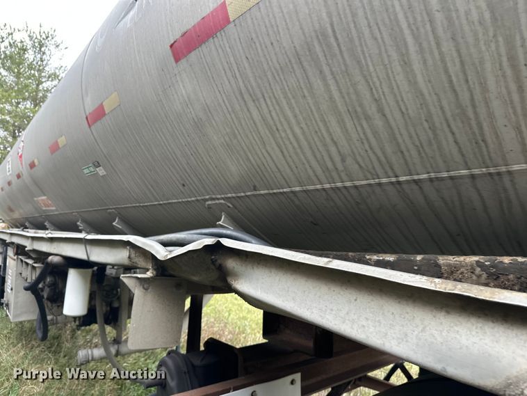 image for item DW4332 1976 Butler tank trailer