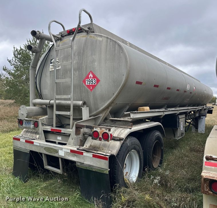 image for item DW4332 1976 Butler tank trailer