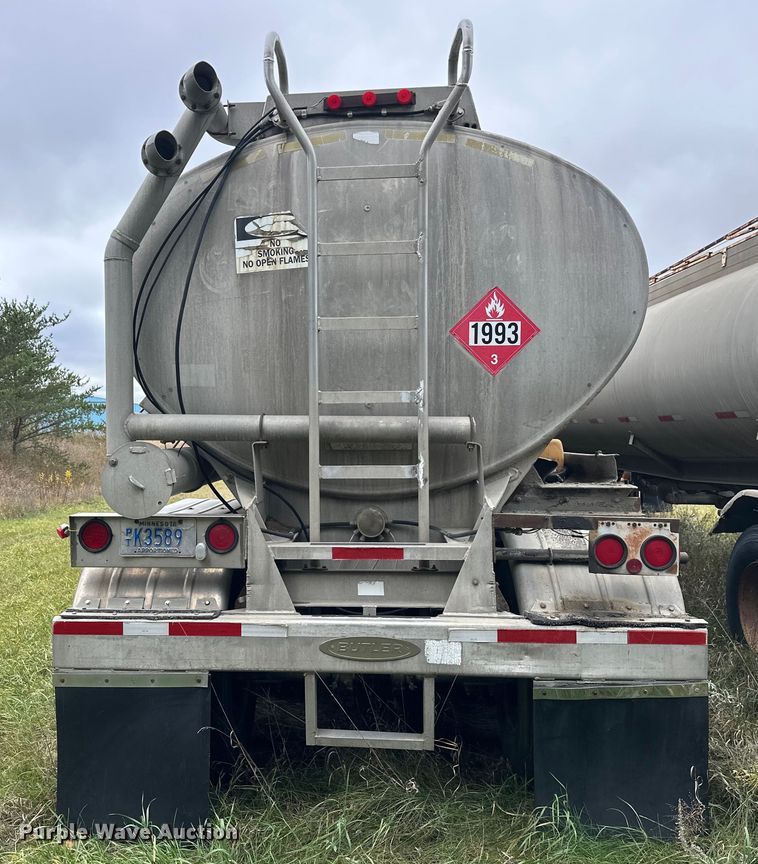 image for item DW4332 1976 Butler tank trailer